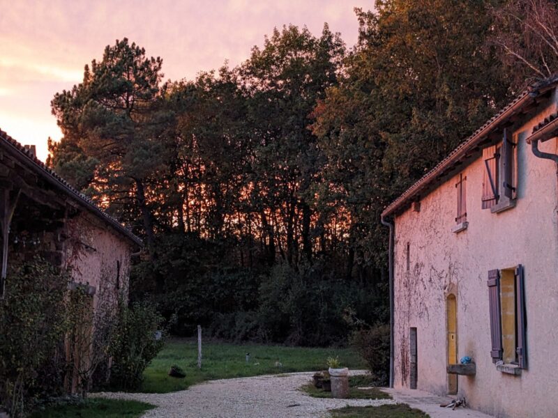 Coly de Bessède, Périgord noir calme grand espace piscine chauffée