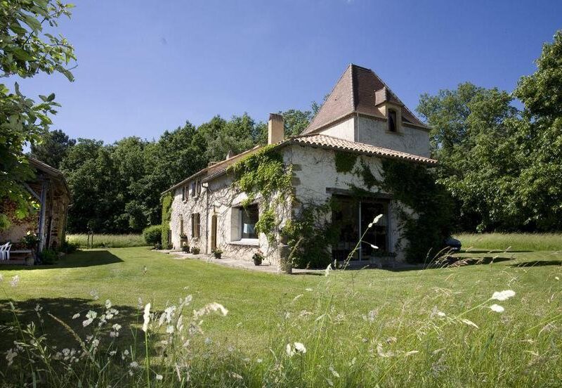 Coly de Bessède, Périgord noir calme grand espace piscine chauffée