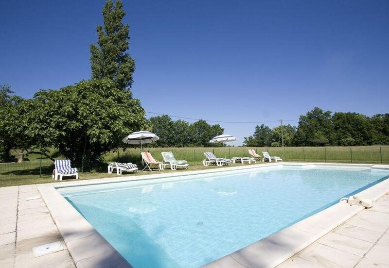 Coly de Bessède, Périgord noir calme grand espace piscine chauffée