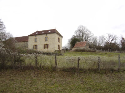 Farmhouse (5 beds) with grounds and swimming pool