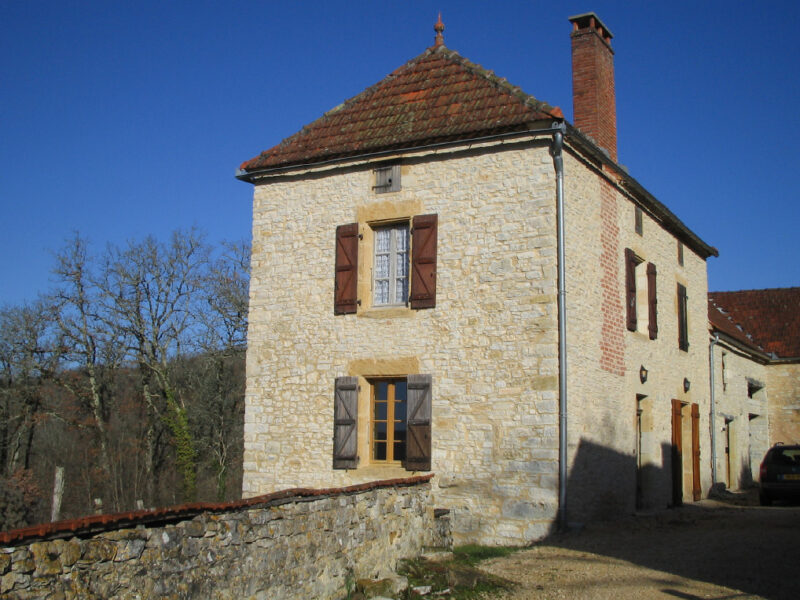 Farmhouse (5 beds) with grounds and swimming pool